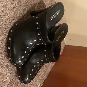 Never worn! Too small